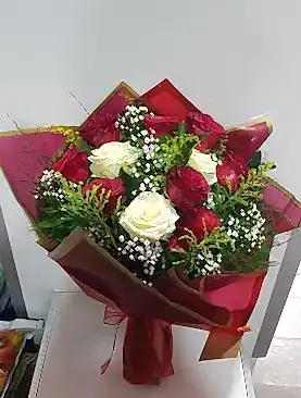 10 kırmızı beyaz gül buket