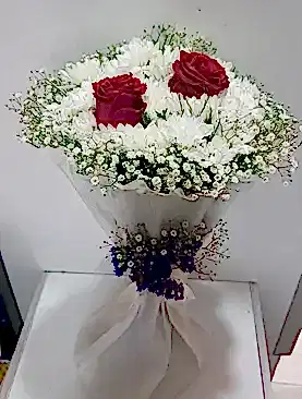 beyaz papatya kırmızı gül buket
