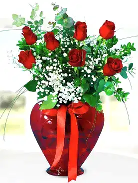 7 kırmızı gül kalp vazo