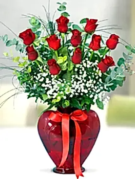 11 kırmızı gül kalp vazo