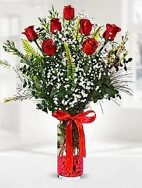 7 kırmızı gül vazo