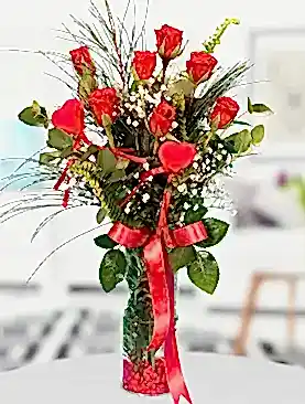 7 kırmızı gül vazo