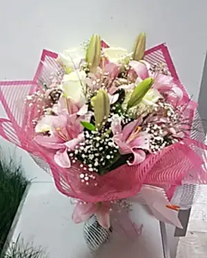 beyaz gül pembe lilyum buket