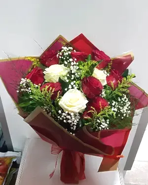 10 kırmızı beyaz gül buket