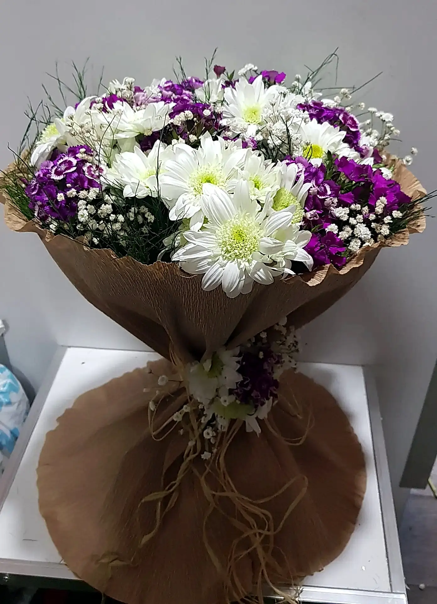 beyaz papatya renkli hüsnüyusuf buket